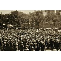 Image of Ben Tillett addressing a crowd on Tower Hill at the London Dock Strikes.