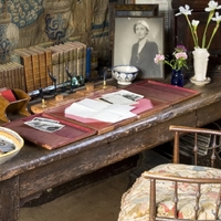 Vita Sackville-West's desk at Sissinghurst Castle Garden with photos of Virginia Woolf and Harold Nicholson | © National Trust Images/Jonathan Buckley
